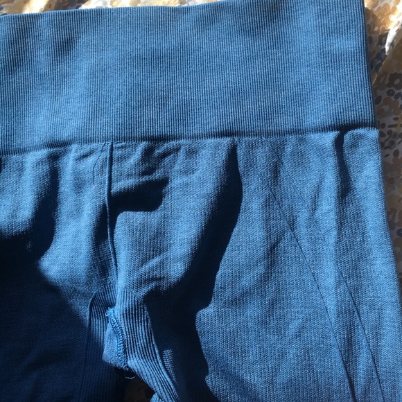 Cropped lululemon leggings - Picture 3 of 6